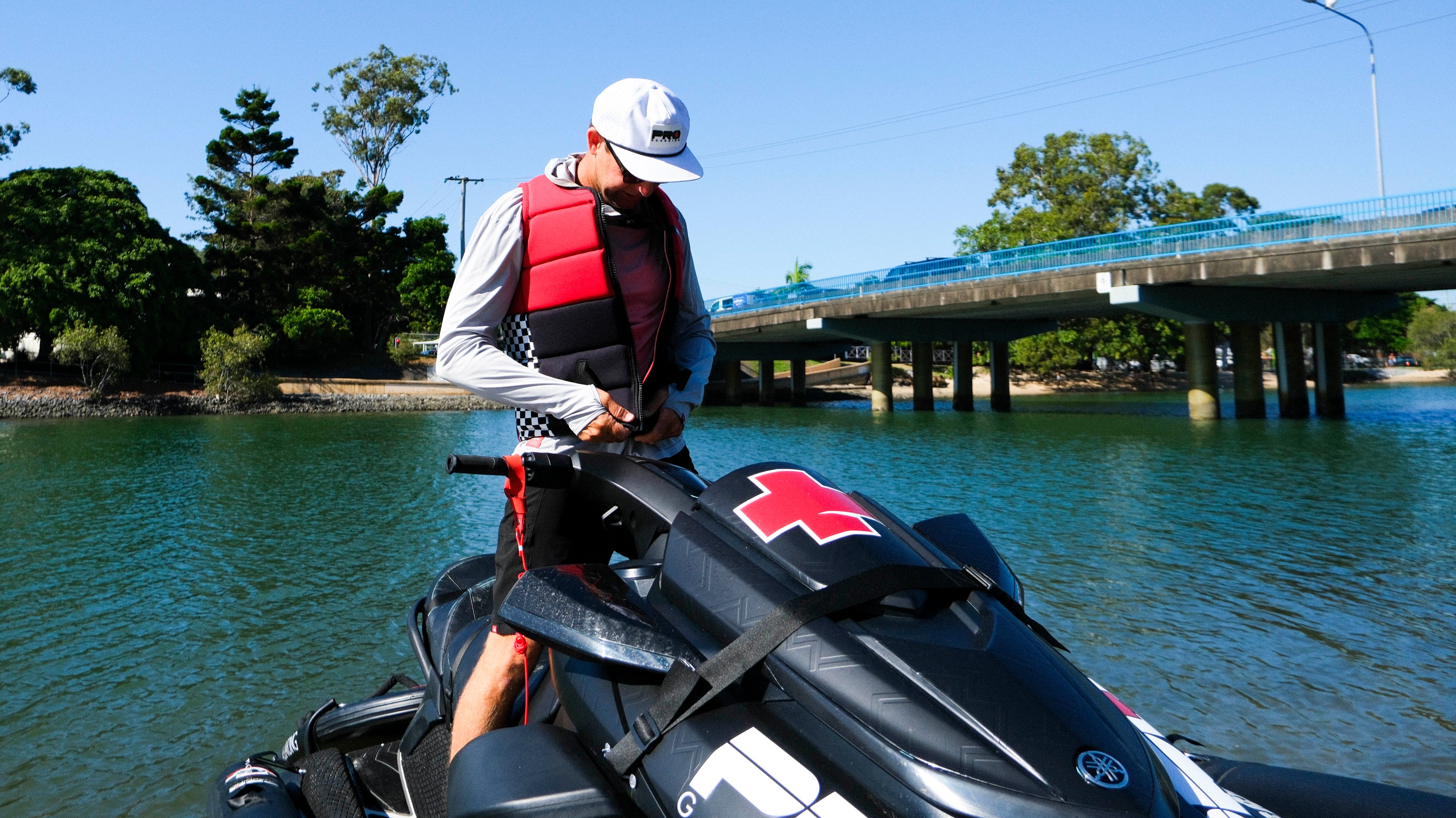 The Pro Guarding x Follow collaboration consists of our UPF 30+ sun protective clothing, welded board shots and Pro Guarding Life Jacket