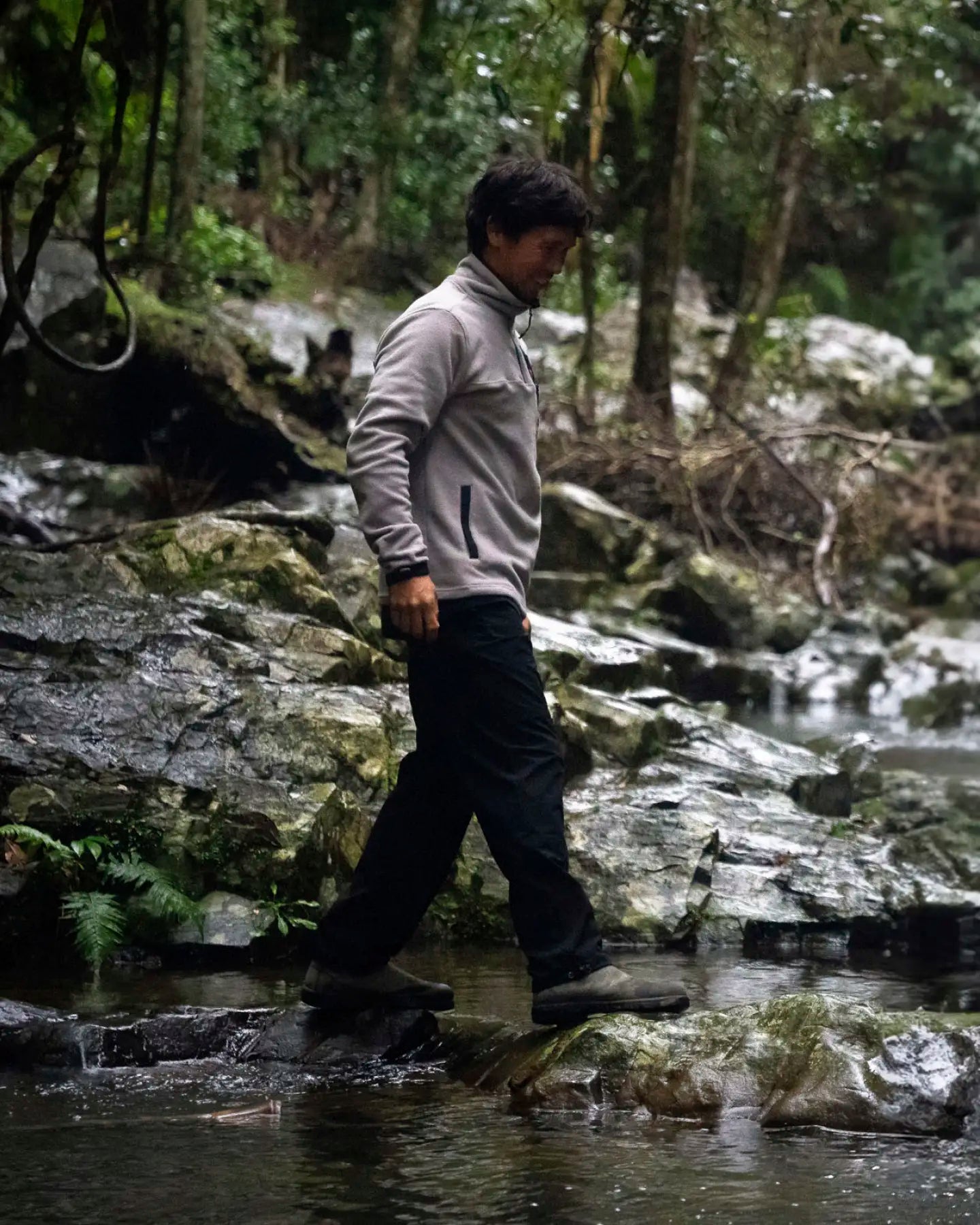 Follow Polar Crew - Stone lifestyle 3