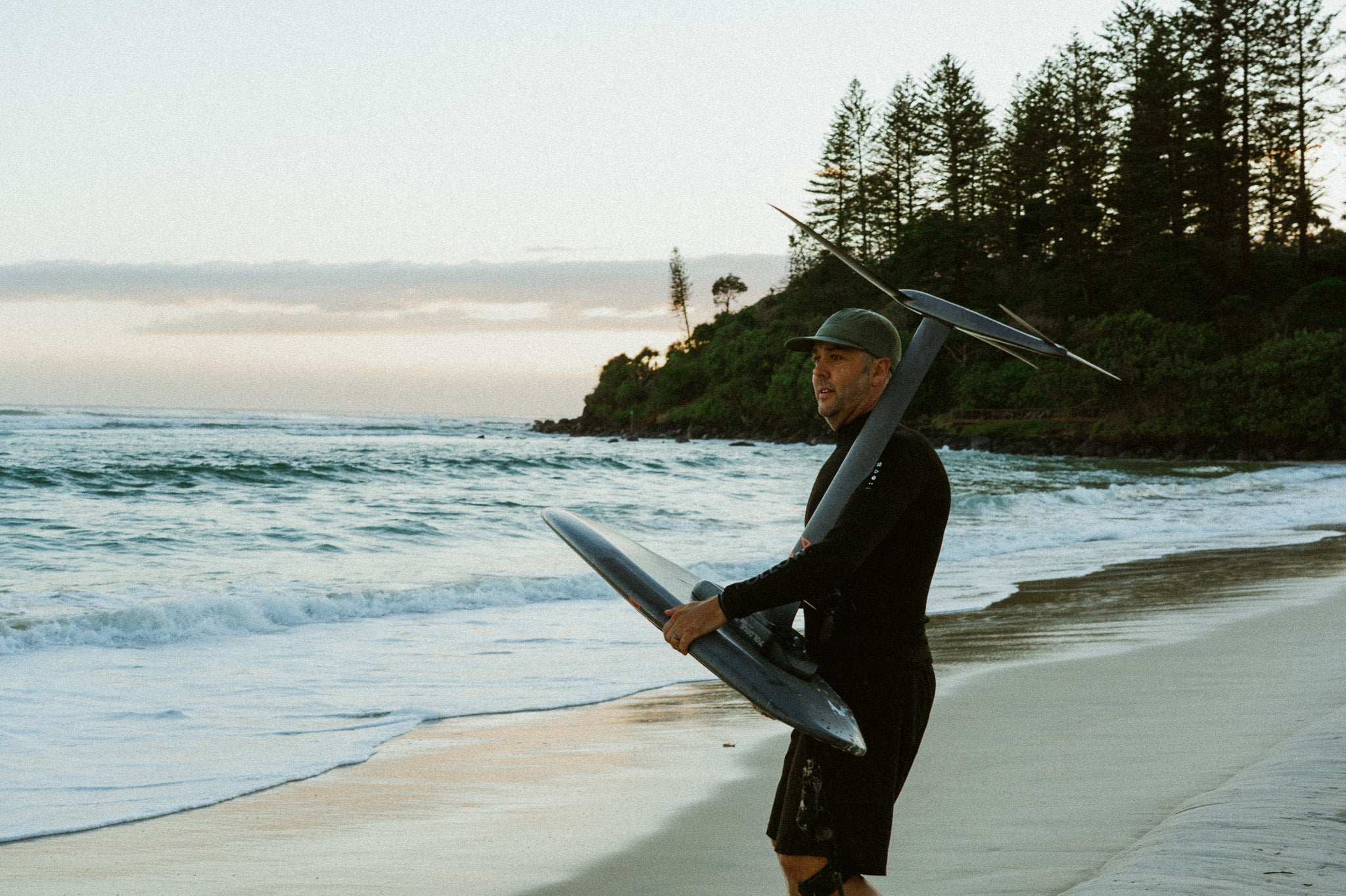 Follow founder Steve Anderson heading out for a seesion on his Foil Drive in the Follow P1 Oceana Wetty Top and Follow Welded Boardie in Black