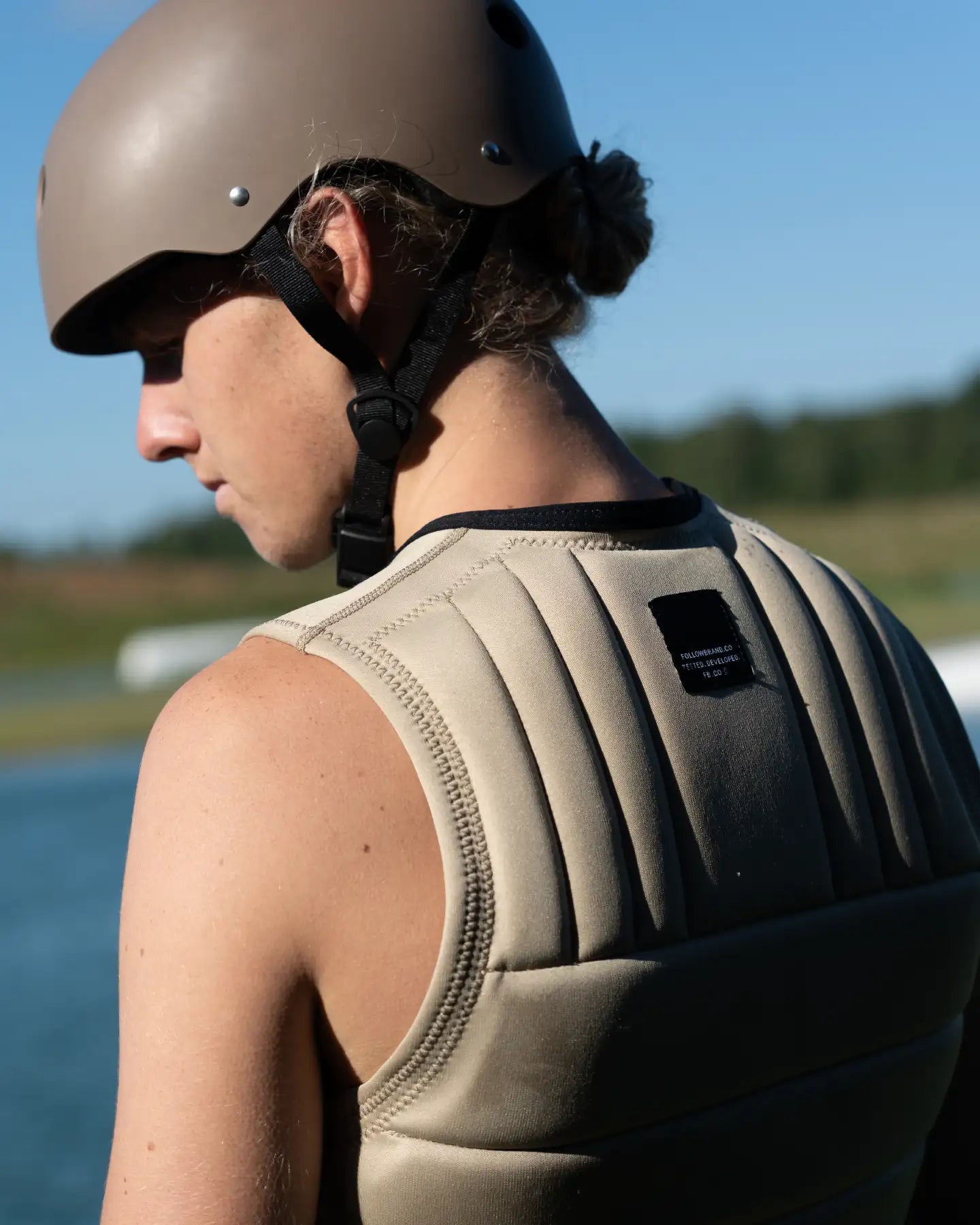 Follow Total Impact Vest - Sand lifestyle 7