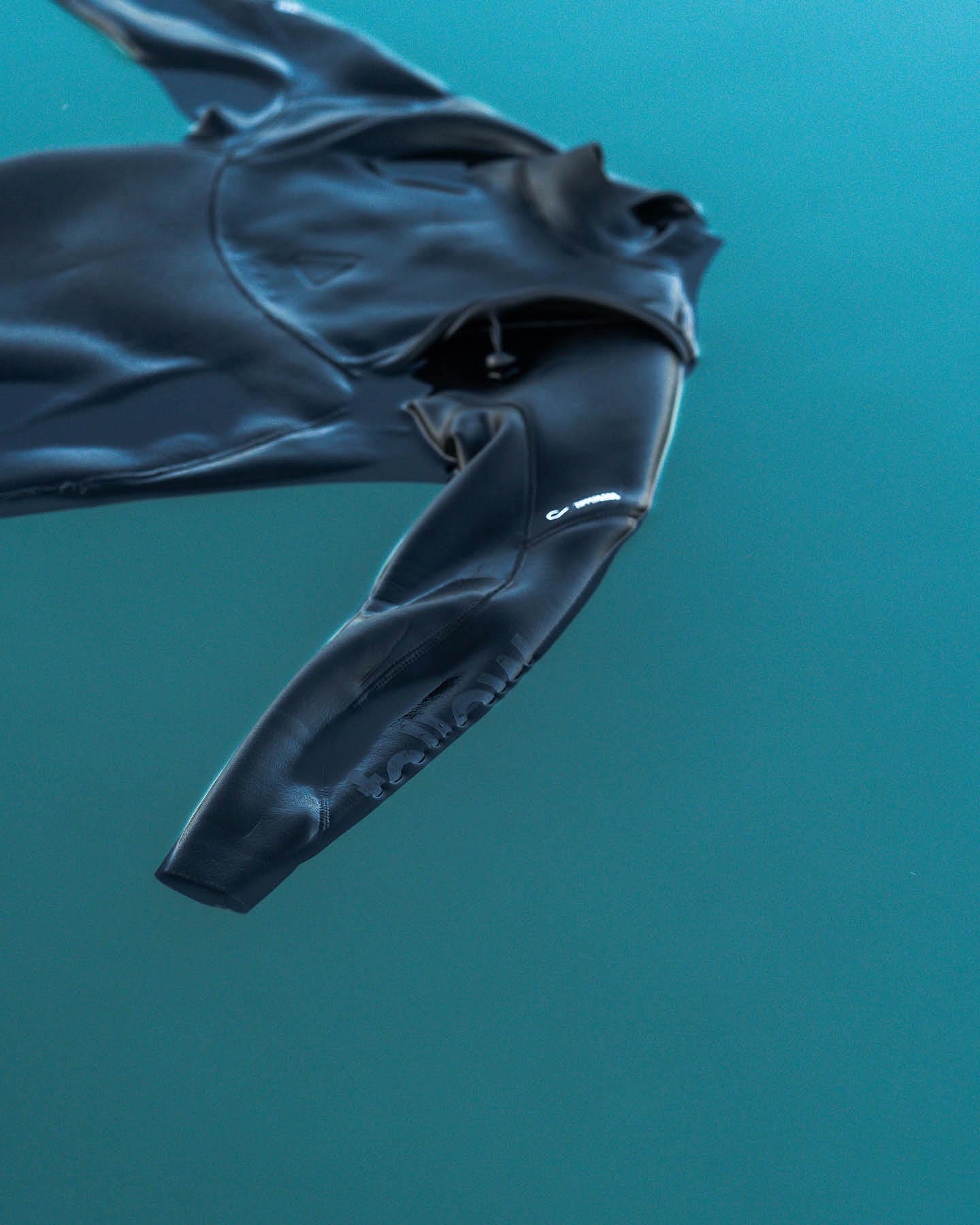 Follow Zipperless Pro 3/2mm - Black - Lifestyle 8